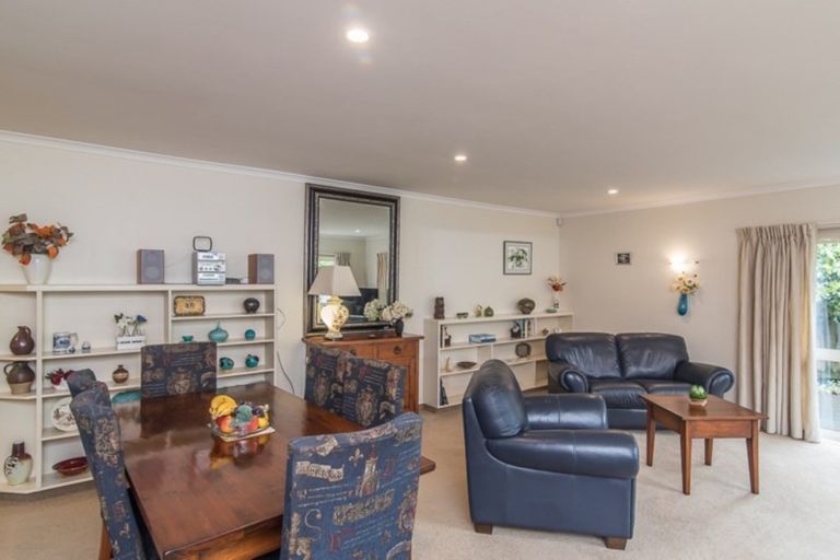 Photo of property in 6 Fleetwood Grove, Waikanae, 5036