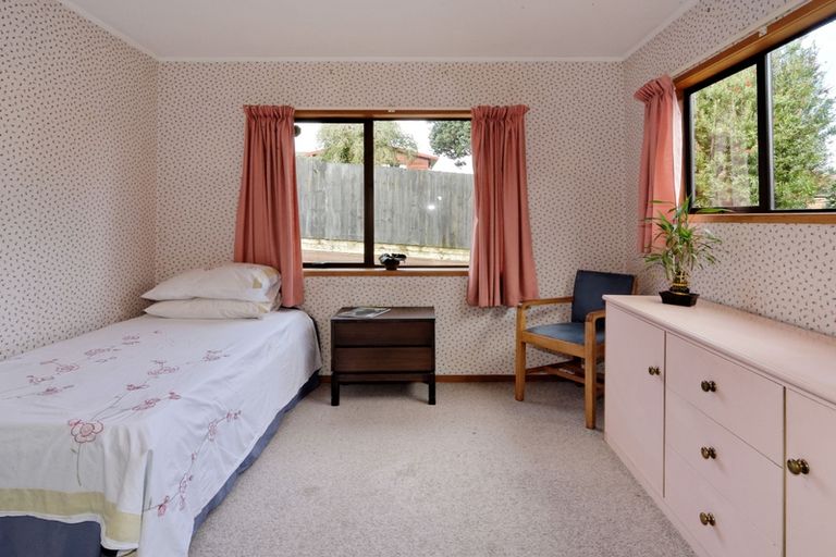 Photo of property in 2/12 Arahoe Road, New Lynn, Auckland, 0600