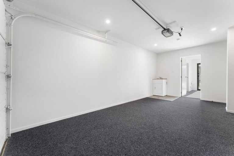 Photo of property in 4/113 Te Atatu Road, Te Atatu South, Auckland, 0610