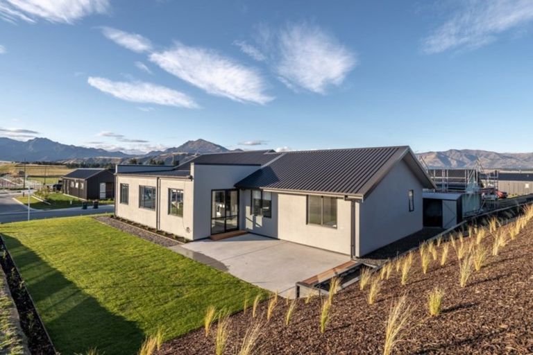 Photo of property in 39 Obelisk Street, Wanaka, 9305