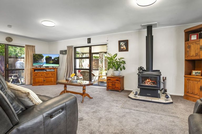 Photo of property in 21a Rosebank Grove, Waikanae, 5036