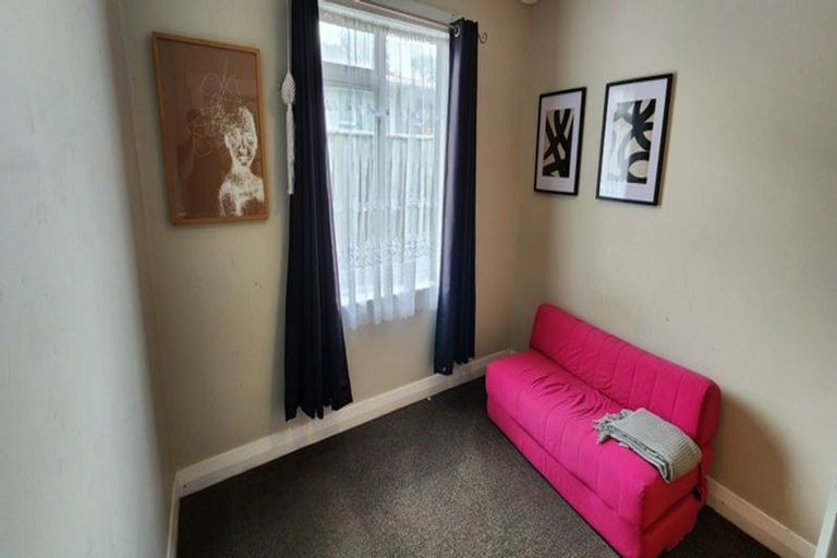 Photo of property in 15 Burns Street, Westown, New Plymouth, 4310