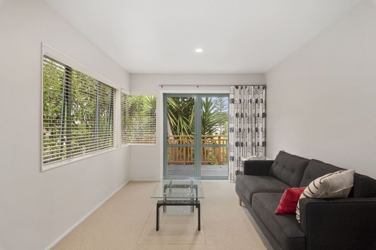 Photo of property in 697 Beach Road, Rothesay Bay, Auckland, 0630