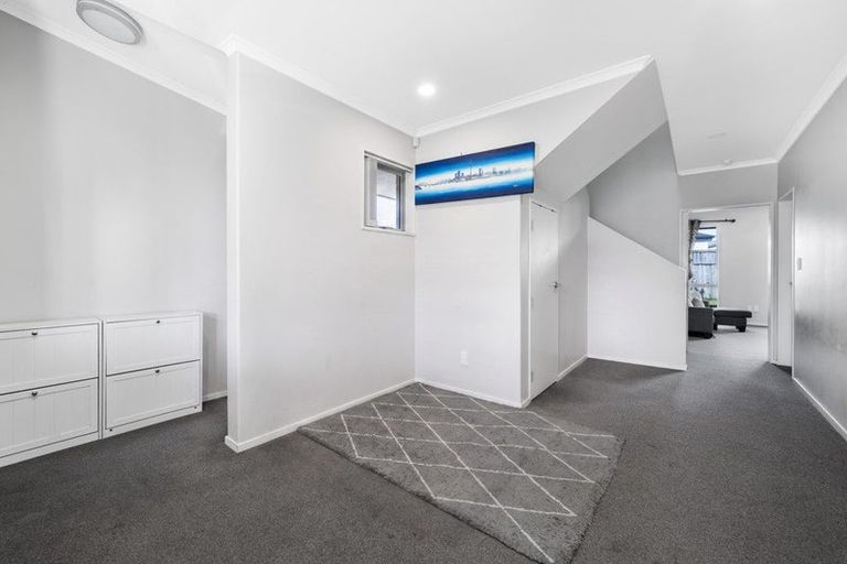 Photo of property in 25 Warbler Crescent, Papakura, 2110
