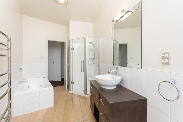 Photo of property in 92 Pemberton Avenue, Bayview, Auckland, 0629