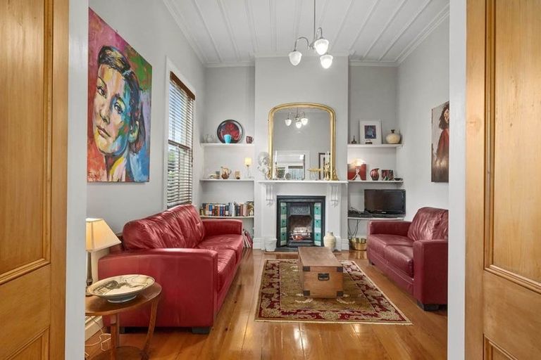 Photo of property in 5 Shoal Bay Road, Devonport, Auckland, 0624