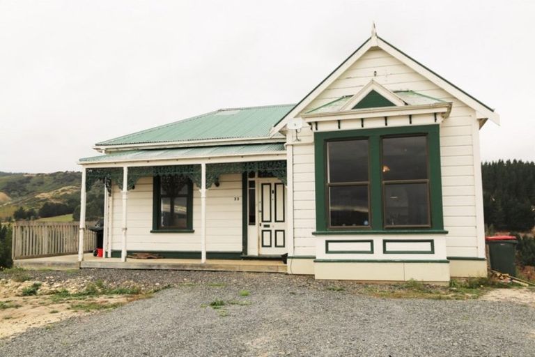 Photo of property in 33 Castle Street, Waihola, Milton, 9073