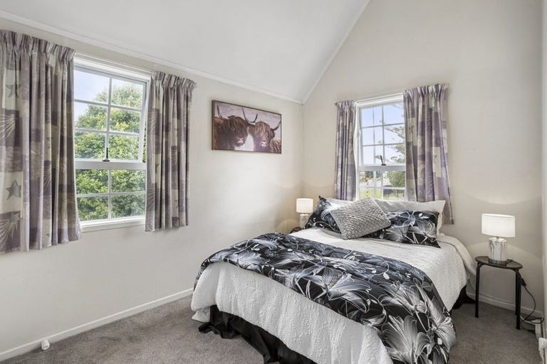 Photo of property in 2/1 Cascades Road, Pakuranga Heights, Auckland, 2010