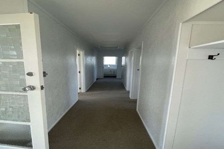 Photo of property in 8 Kelvin Place, Westown, New Plymouth, 4310