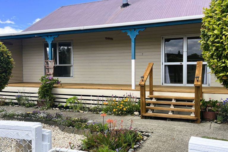 Photo of property in 128 Commercial Street, Takaka, 7110