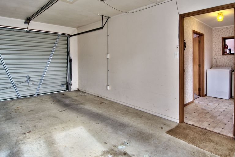 Photo of property in 2/12 Arahoe Road, New Lynn, Auckland, 0600
