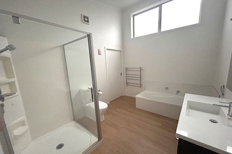 Photo of property in 16a Springdale Grove, Fitzherbert, Palmerston North, 4410