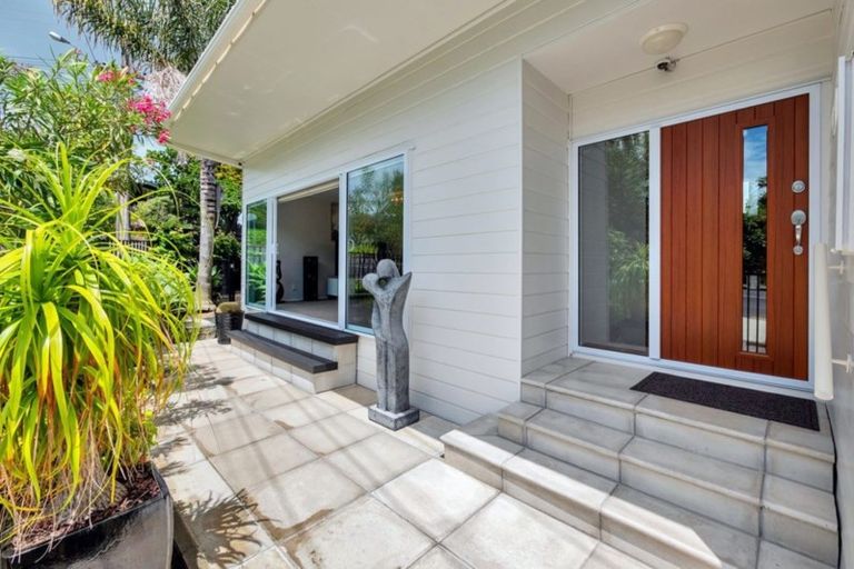 Photo of property in 267 Vipond Road, Stanmore Bay, Whangaparaoa, 0932