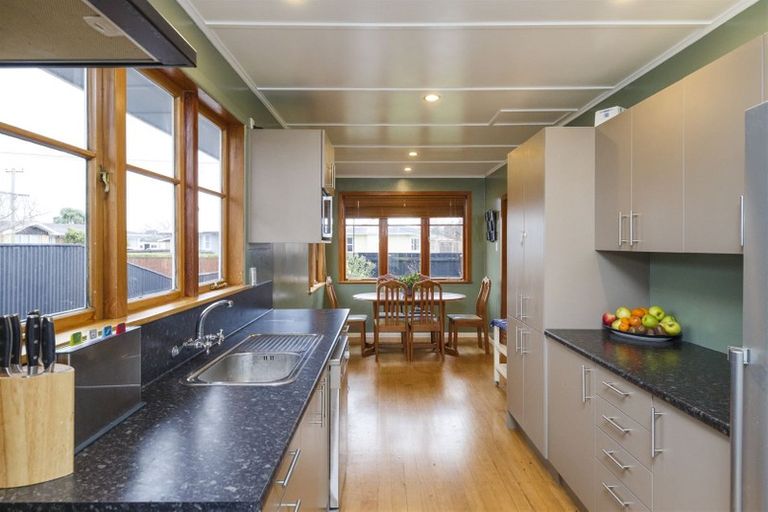 Photo of property in 3 Tararua Terrace, Cloverlea, Palmerston North, 4412