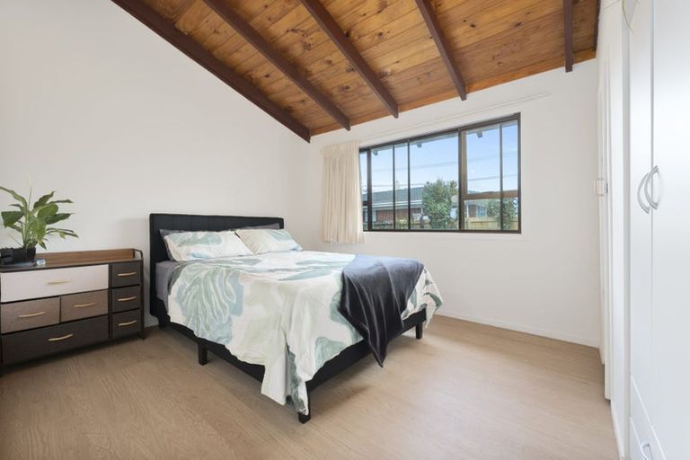 Photo of property in 2/391 West Coast Road, Glen Eden, Auckland, 0602