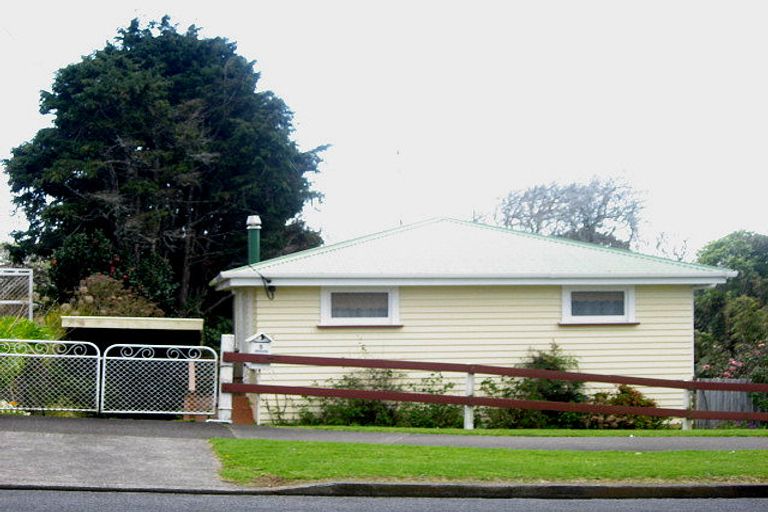 Photo of property in 5 Rimu Street, Strandon, New Plymouth, 4312