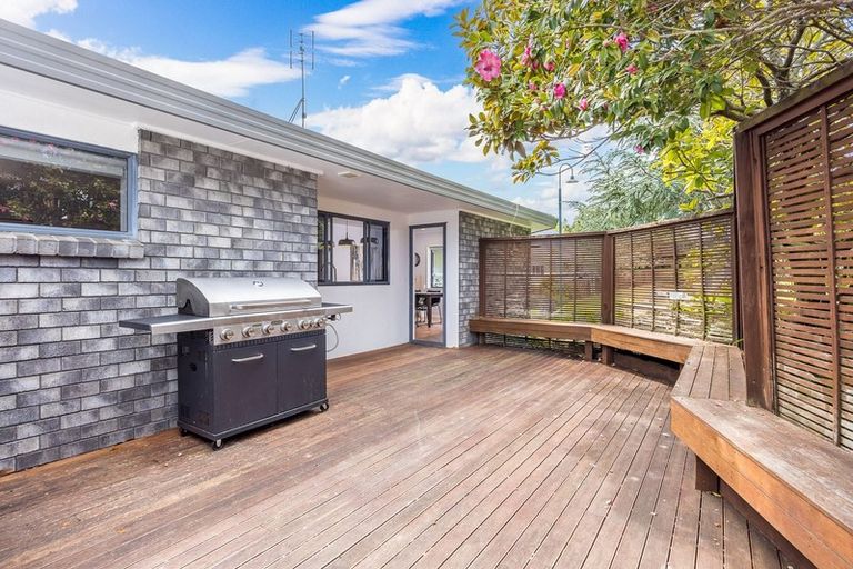 Photo of property in 2 Mizen Court, Torbay, Auckland, 0630