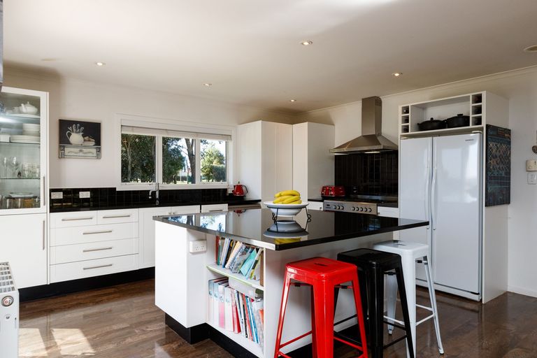 Photo of property in 35 Oram Drive, Turitea, Palmerston North, 4472