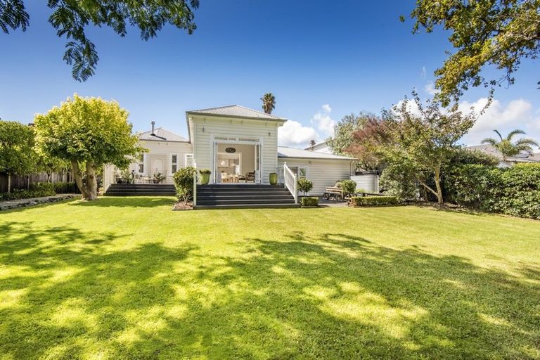 Photo of property in 7 Summer Street, Stanley Point, Auckland, 0624