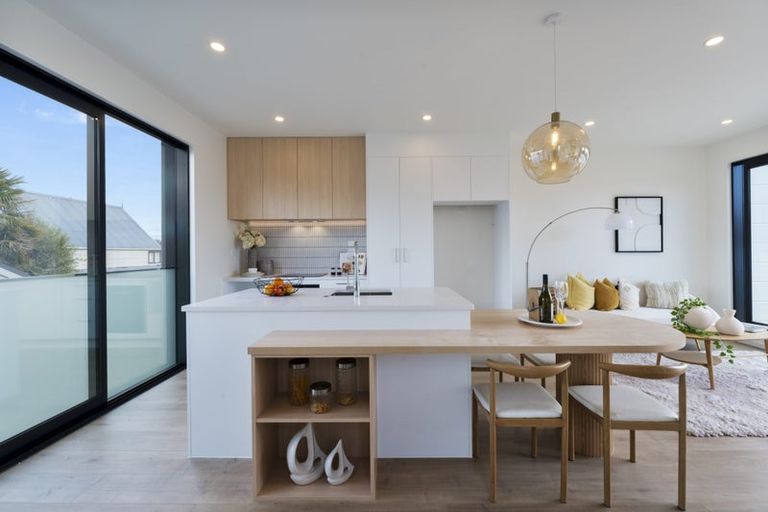 Photo of property in 8/6 Shakespeare Road, Milford, Auckland, 0620