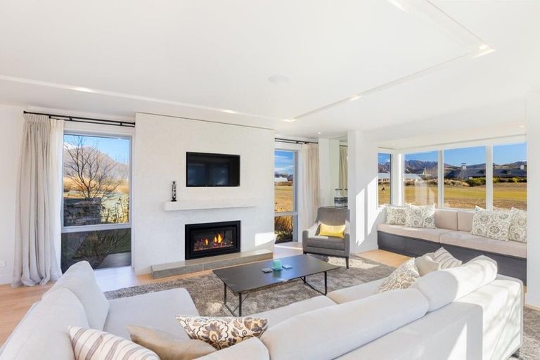 Photo of property in 15 Ayrburn Ridge, Arrowtown, Queenstown, 9371