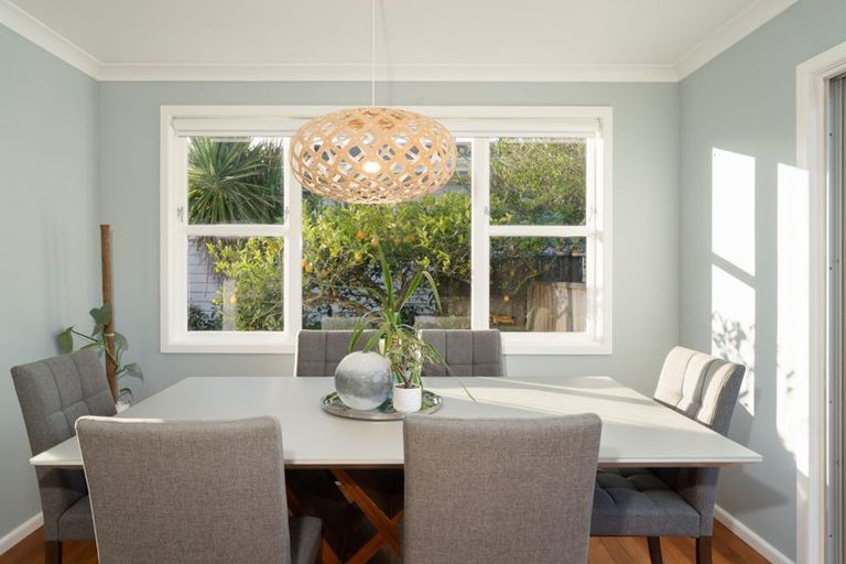 Photo of property in 2 Fitzwilliam Terrace, Tawa, Wellington, 5028