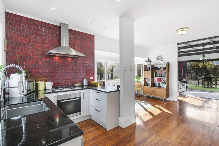 Photo of property in 4078a Great North Road, Glen Eden, Auckland, 0602