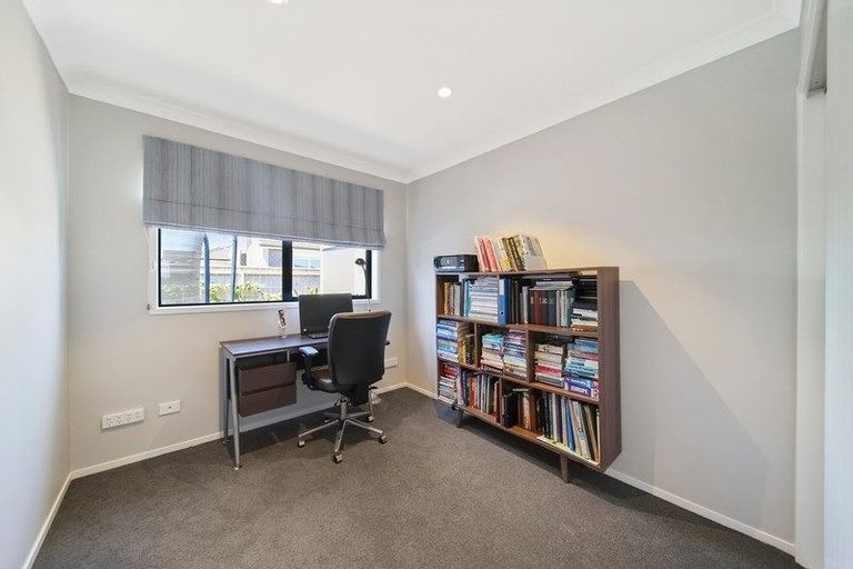 Photo of property in 52 Harbour Crest Drive, Waiuku, 2123