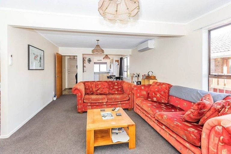 Photo of property in 2/29a Parkvale Road, Karori, Wellington, 6012