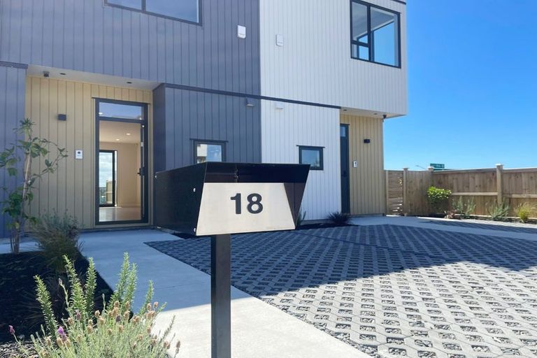 Photo of property in 18 Puihi Crescent, Massey, Auckland, 0614