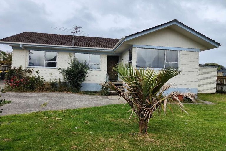 Photo of property in 15 Bundena Place, Clendon Park, Auckland, 2103