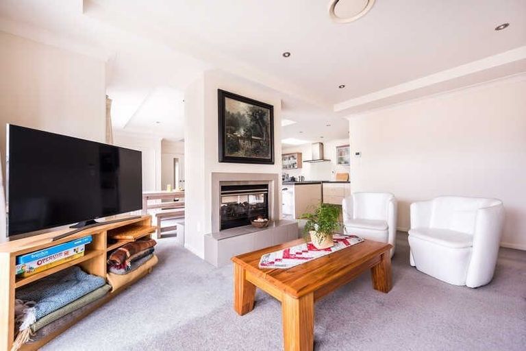 Photo of property in 19 Sovereign Gardens, Halswell, Christchurch, 8025