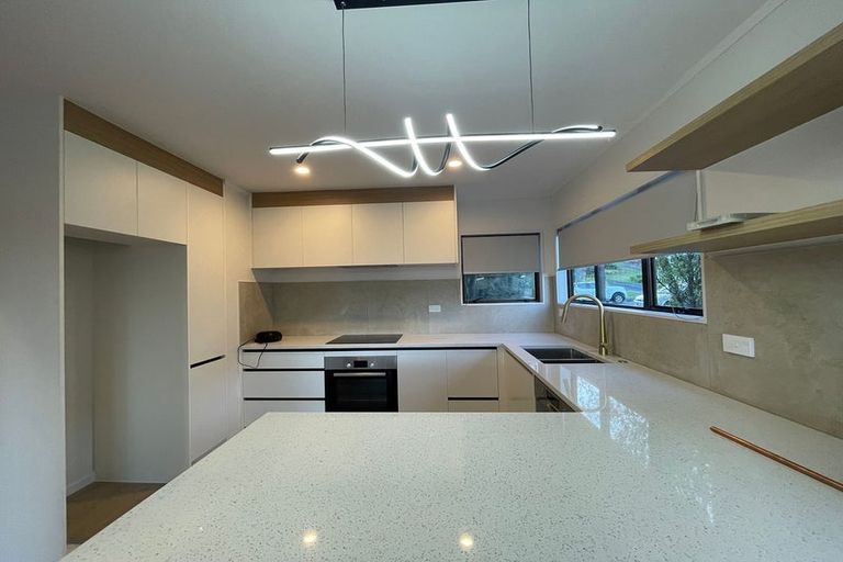 Photo of property in 1/16 Glen Vista Place, Bayview, Auckland, 0629