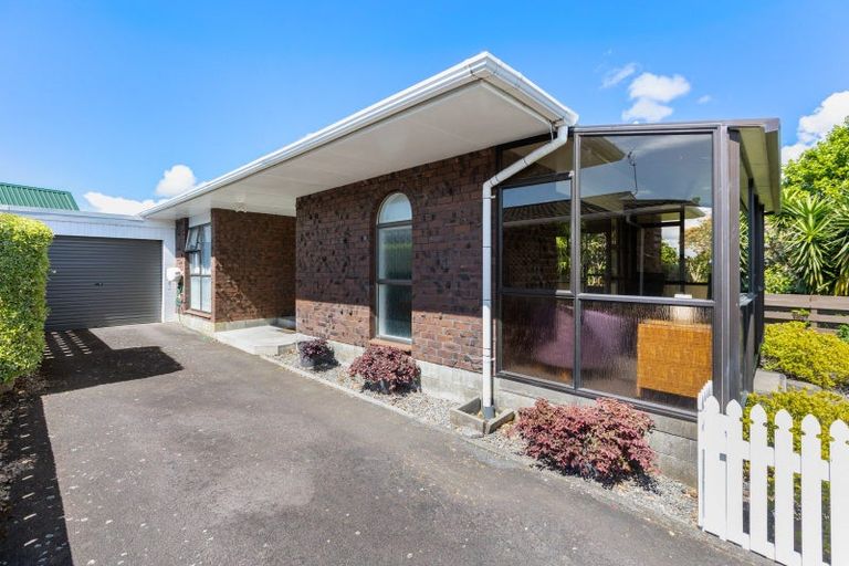 Photo of property in 1a Hunter Place, Merrilands, New Plymouth, 4312
