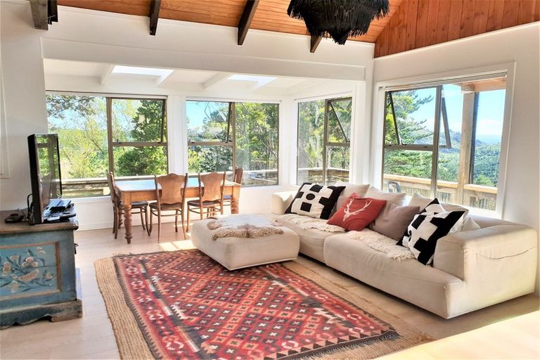 Photo of property in 62 Caton Road, Waitakere, Henderson, 0782