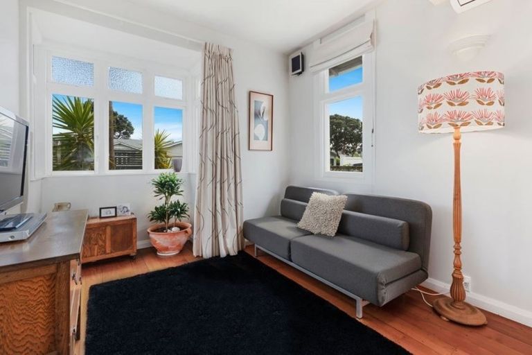 Photo of property in 45 Tuatoru Street, Eastbourne, Lower Hutt, 5013