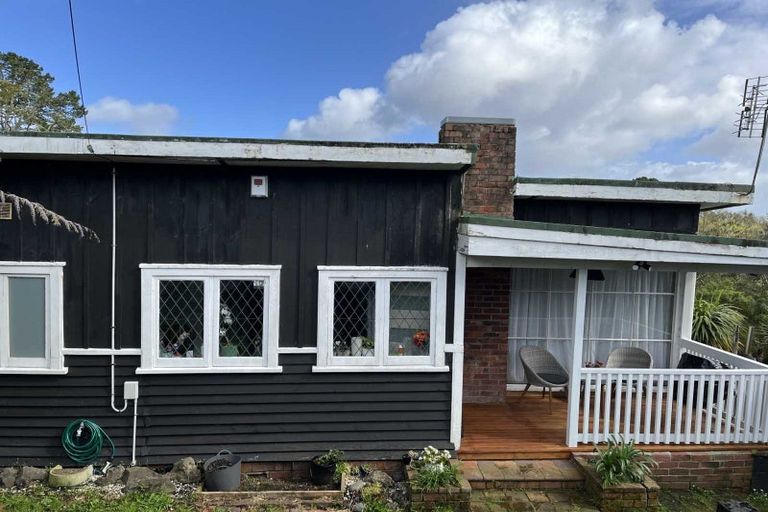 Photo of property in 14 Fairmount Road, Titirangi, Auckland, 0604