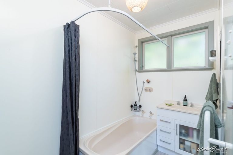 Photo of property in 36 Wyndham Road, Pinehaven, Upper Hutt, 5019