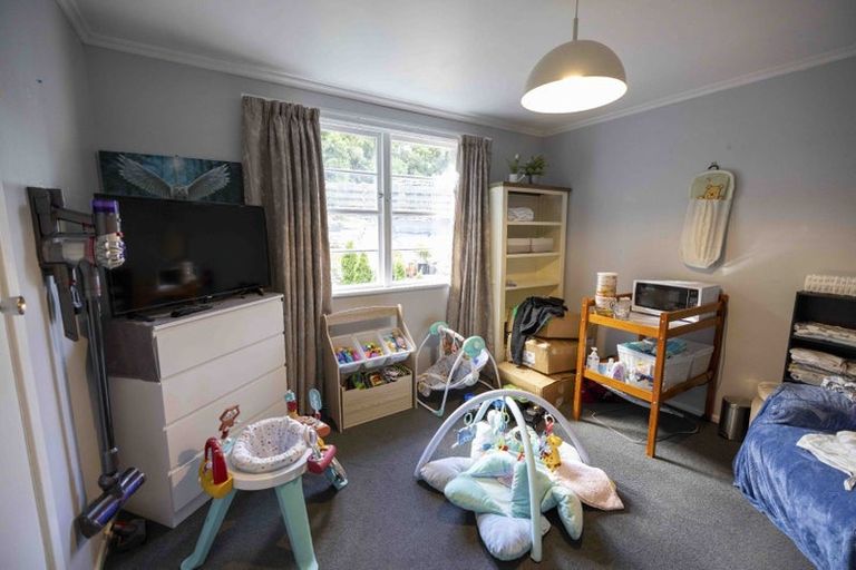 Photo of property in 4 Rembrandt Avenue, Tawa, Wellington, 5028