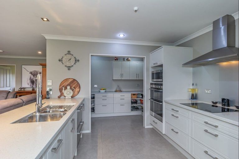 Photo of property in 22 Waipuna Grove, Levin, 5571