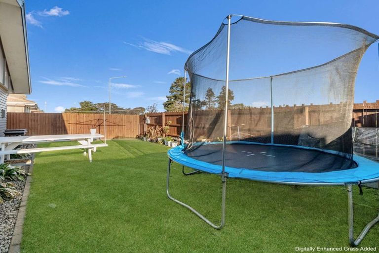 Photo of property in 2/90 Queenspark Drive, Parklands, Christchurch, 8083