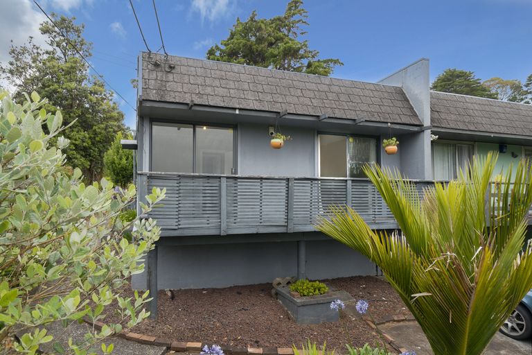Photo of property in 9 Rangeview Road, Sunnyvale, Auckland, 0612