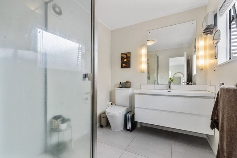 Photo of property in 1/21 Onepoto Road, Hauraki, Auckland, 0622