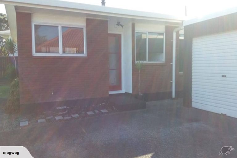 Photo of property in 1/179 Te Atatu Road, Te Atatu South, Auckland, 0610