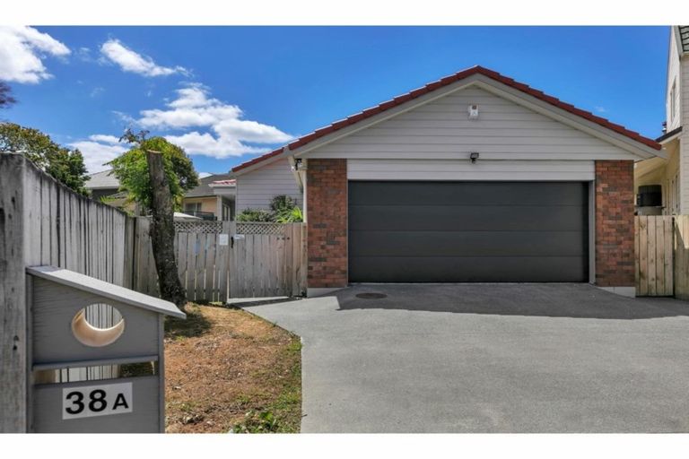 Photo of property in 1/38 Sailfish Drive, West Harbour, Auckland, 0618