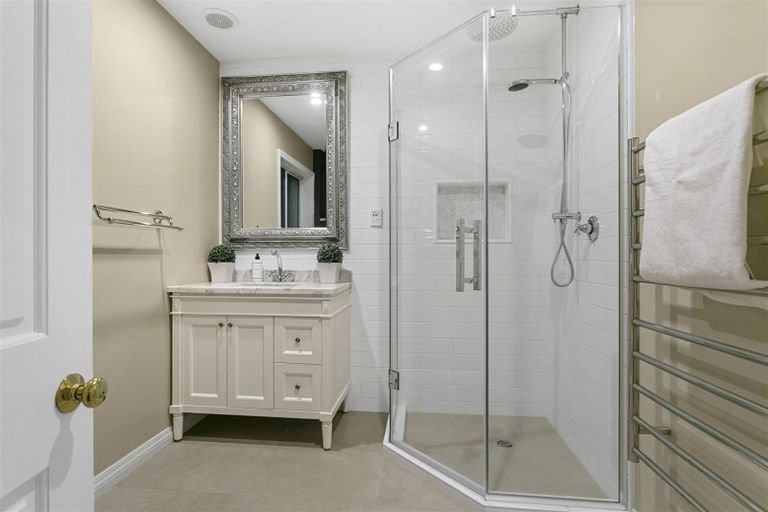 Photo of property in 1/48 Seaton Road, Murrays Bay, Auckland, 0630