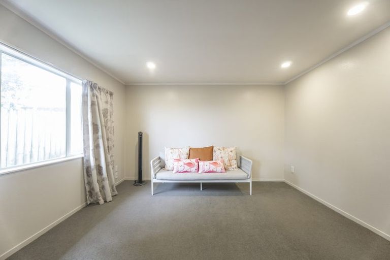 Photo of property in 9 Burleigh Place, Rototuna, Hamilton, 3210