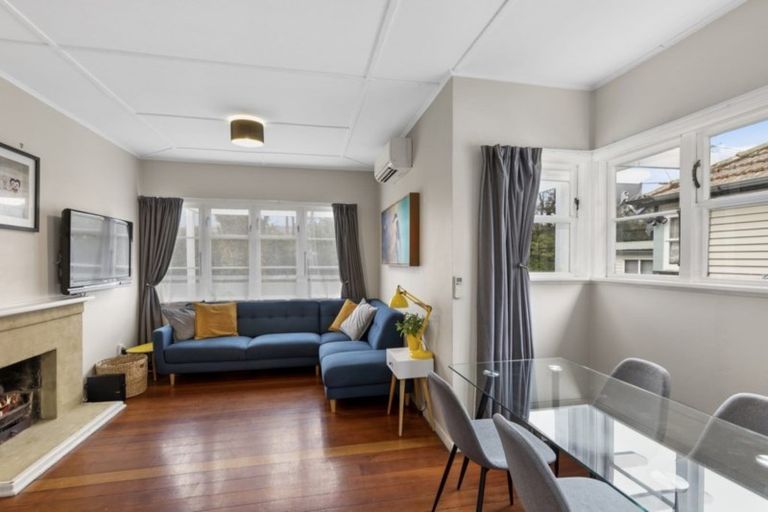 Photo of property in 114 Cambridge Terrace, Fairfield, Lower Hutt, 5011