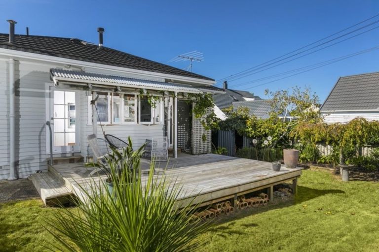 Photo of property in 23 Eversleigh Road, Belmont, Auckland, 0622