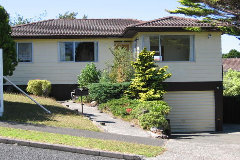 Photo of property in 13 Deverell Place, Northcross, Auckland, 0632